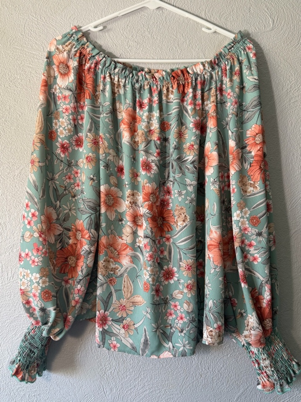 Vine&Love Off the Shoulder Floral Top, size Medium